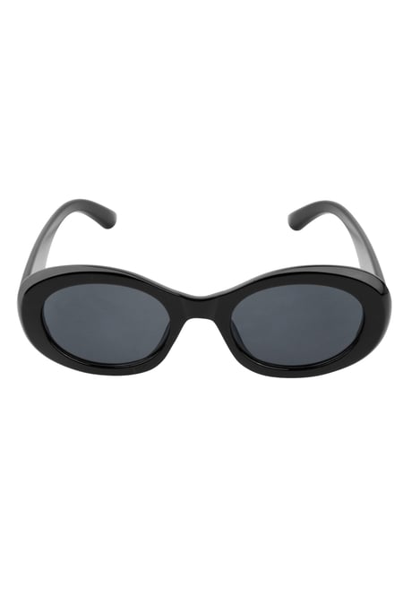 Eine Sonnenbrille sieht edel aus