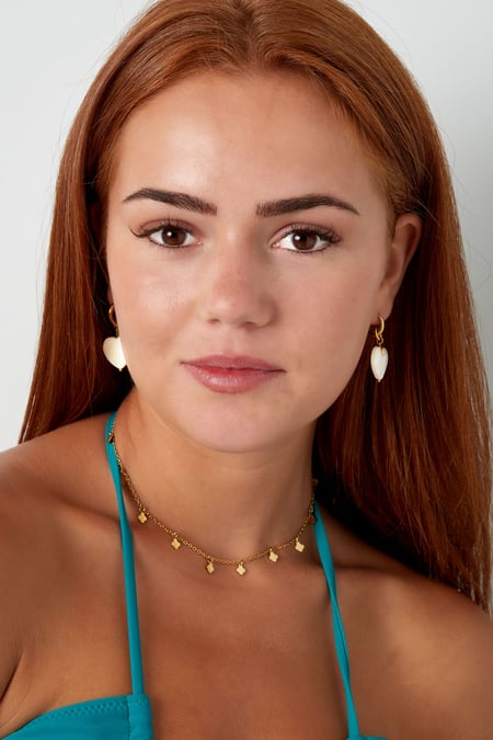 chain clovers in a row