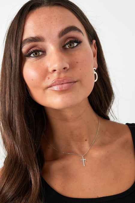 collar cruz charm