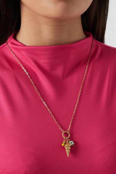 shell necklace