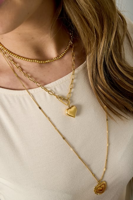 Önden kilitli kalp şeklinde sallanan kolye