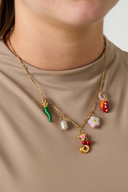 Collana con iniziali felici e ciondoli