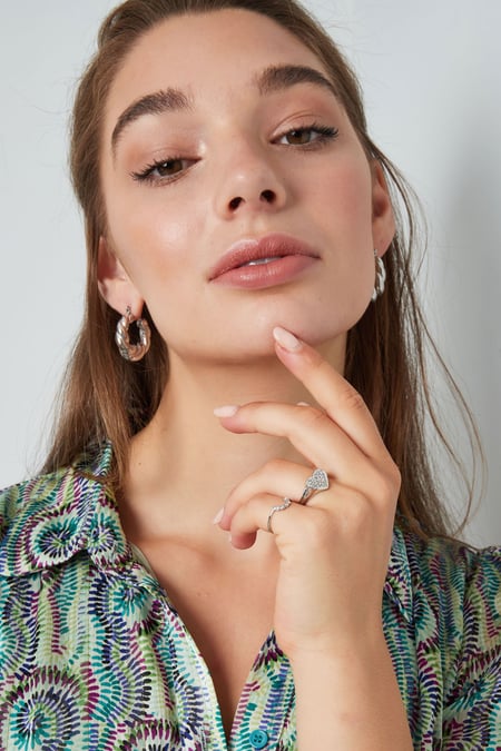 ring heart with stones