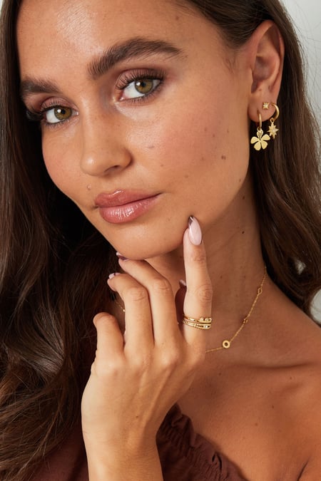 ring elegant with stones