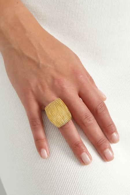 Strukturierter quadratischer Ring