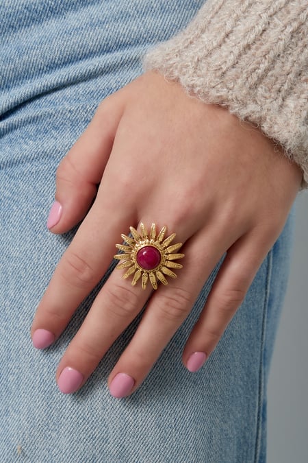 Sun with colored stone ring