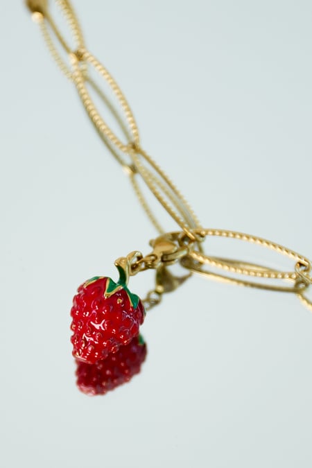 Aardbei klein sieraden bedeltje