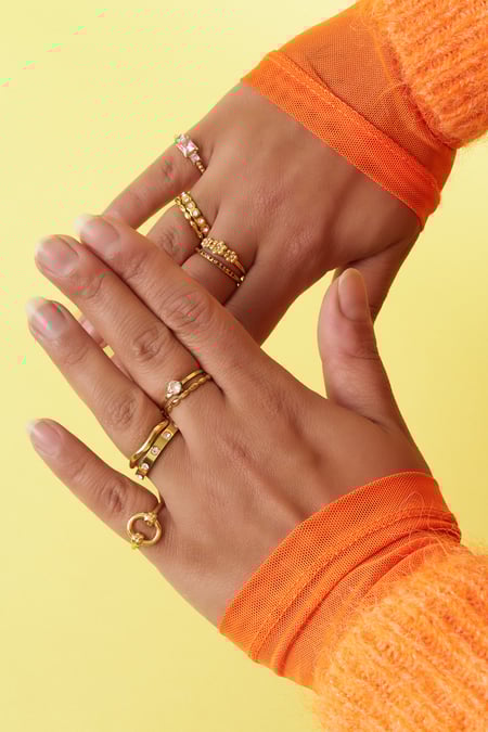 Minimalist wavy ring