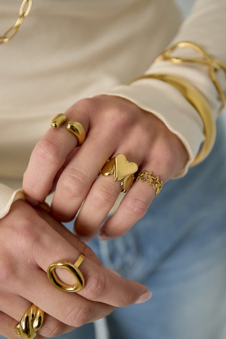 Statement ring with drop details and heart