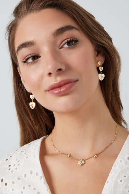 Ring drie hartjes op een rij - Goud kleur/wit (Pak met plastic zak)