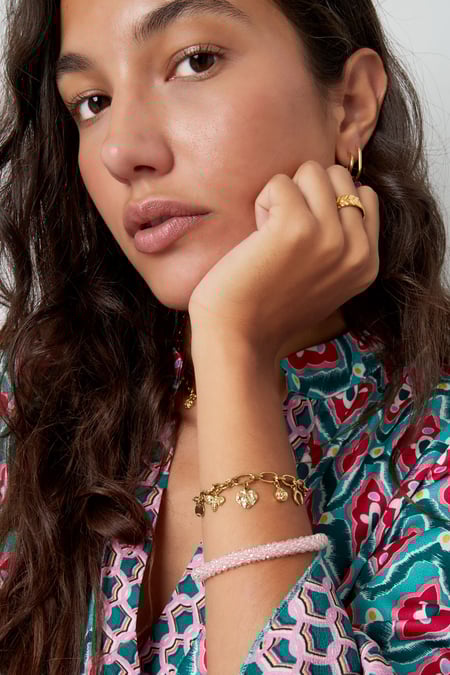 Armband aus verschiedenen Gliedern mit Anhängern – Goldfarbe - Goldfarbefarbe