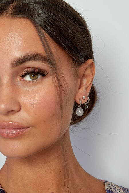 Minimalist round earrings with star - Silver Color color