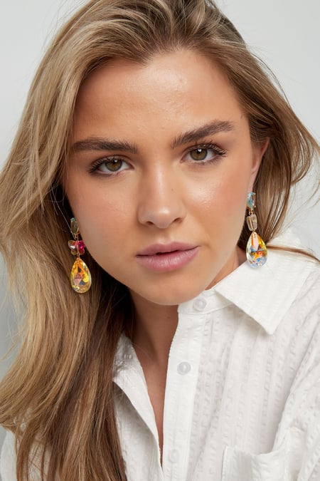 Pendientes de mariposa en lugar de