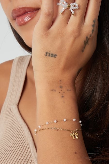 Doppeltes Armband mit Schleife und Perlen