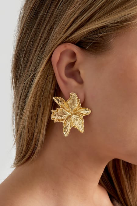 funky flower earrings