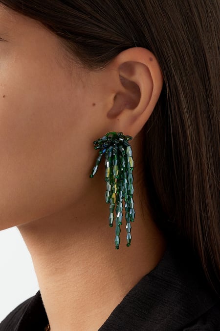 Les boucles d'oreilles font une déclaration