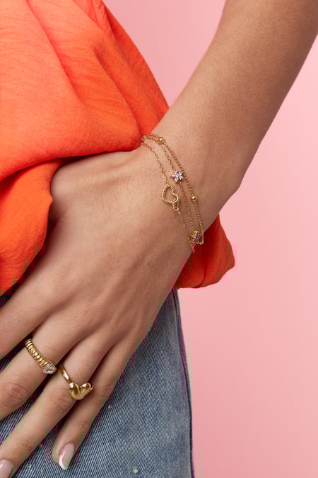 Bracelet with connected heart charm