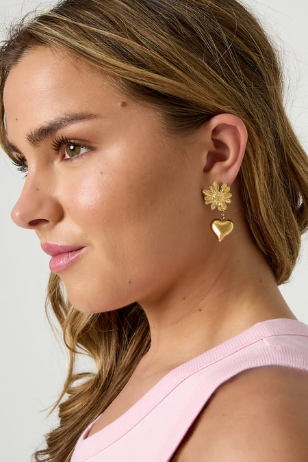Flower earrings with hanging heart