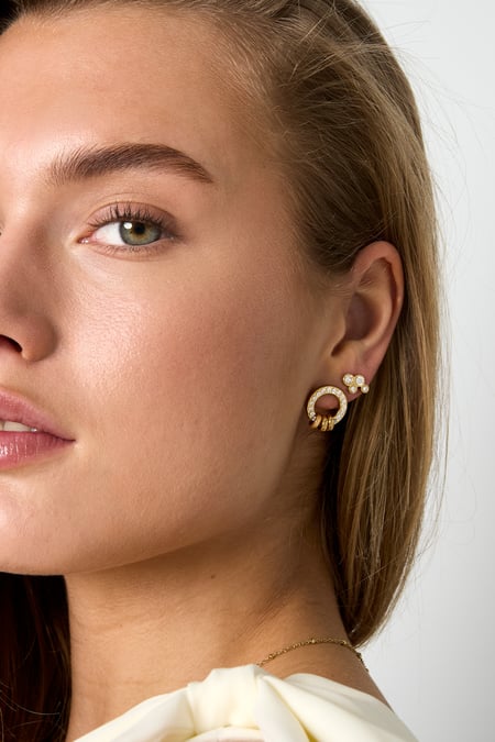 Zarif halkalı küpeler