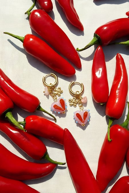 Renkli kalp figürlü küpeler