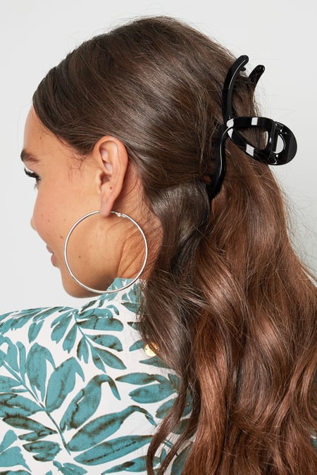 Hair clip swing