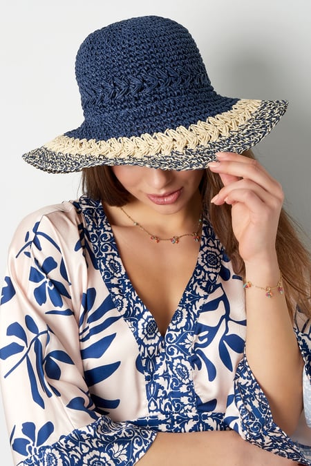 Gorro trenzado con capas