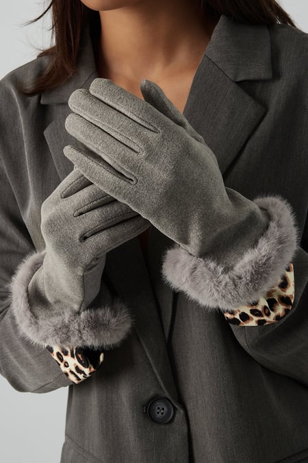 Fluffy elegance glove