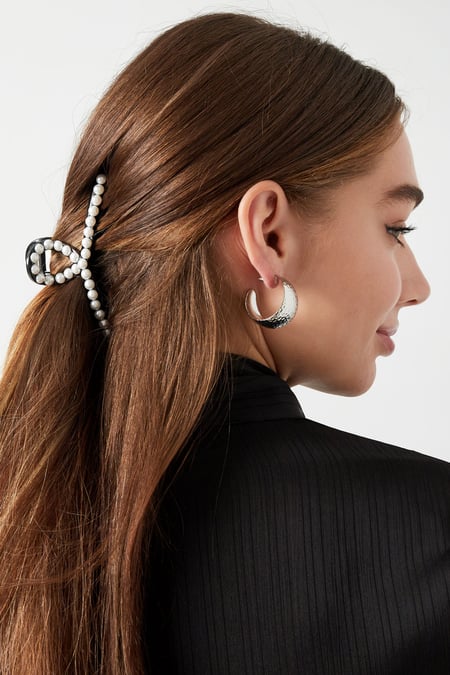 Hair clip pearls in a row