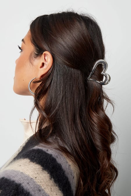 Gümüş kalpli saç tokası