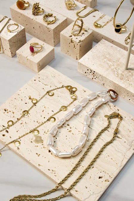 Stone display medium - Off white