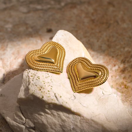 stainless steel round beads surrounded by heart-shaped earrings  internet celebrities' same fashionable heart-shaped titanium steel earrings 2
