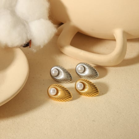 1 pair of stylish and elegant  gold-plated stainless steel metal stripe pearl stud earrings for women jewelry for daily wear