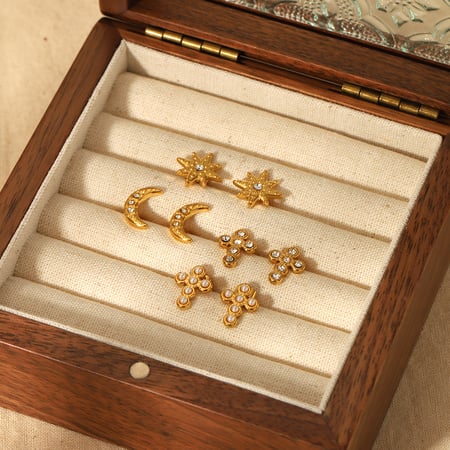 1 Paar modische und exquisite 18 Karat vergoldete Edelstahl-Ohrringe mit Punktdiamanten und achtzackigem Stern, Perlenkreuz als Damenschmuck für den Alltag 2