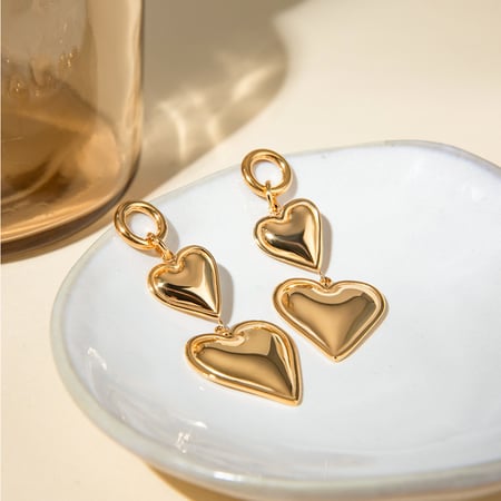 1 par de pendientes colgantes de acero inoxidable chapados en oro de 18 quilates con forma de corazón para mujer 2
