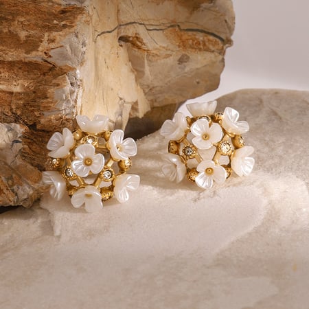 1 Paar Simple Series Sweet Flower Edelstahl 18 Karat vergoldete Damen-Ohrstecker 2