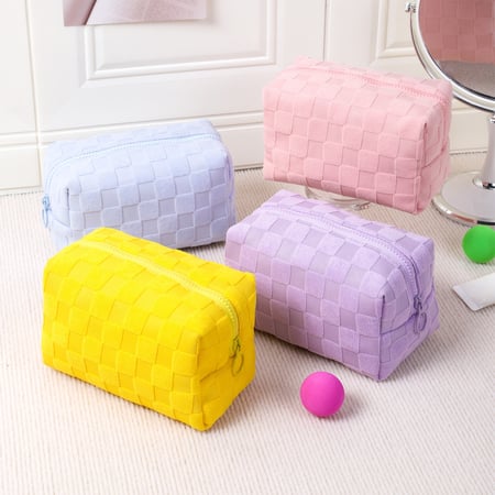 1 Piece Romantic Series Classic Plaid High-capacity Flocking Women's Cosmetic Bags 2