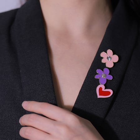 1 Piece Trendy Series Sweet Heart Drop Oil Gold Color Alloy Women's Brooches