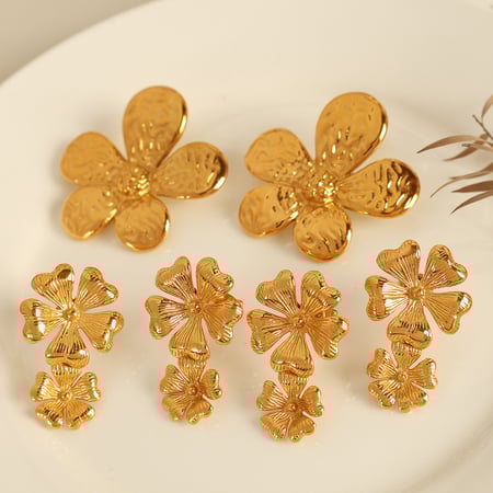 1 pair romantic series sweet flower titanium steel  gold plated women stud earrings 2