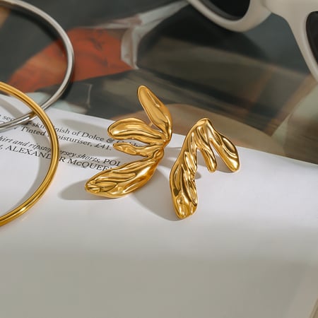 1 Pair Retro Stainless Steel Gold Color Leaves Shape Women's Stud Earrings 2
