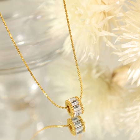 1 Piece Elegant Series Classic Daily Round Stainless Steel Gold Color Women's Pendant Necklaces 2