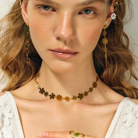 gold stainless steel small daisy long asymmetrical earrings  light luxury daisy tassel pendant earrings 2