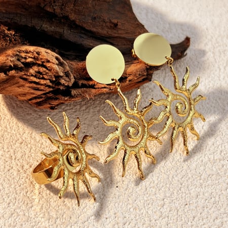 1 Pair Retro Style Sun Shape Stainless Steel Gold Color Women's Drop Earrings 2