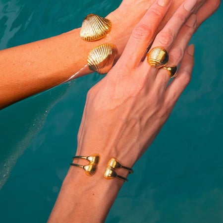 europese en amerikaanse grensoverschrijdende -stijl se temperament  goud roestvrij staal kleine schelp eenvoudige open armband sieraden  vrouwelijk 2
