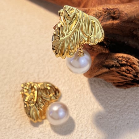 1 Pair Retro Heart Stainless Steel Gold Women's Drop Earrings
