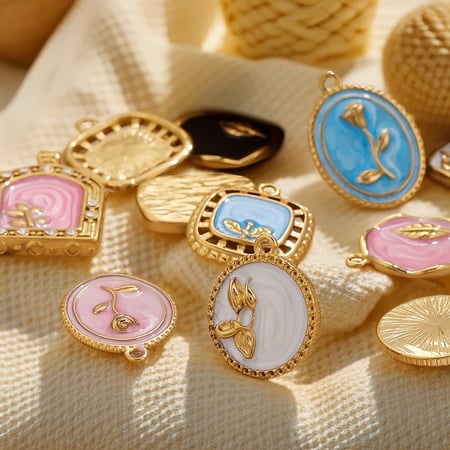 Pendentif pour femme en acier inoxydable couleur or, série classique, motif fleur rétro