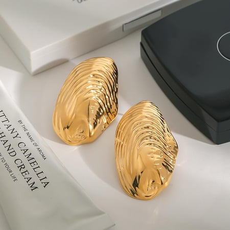 1 Pair Classic Series Natural Conch Shape Stainless Steel Gold Color Women's Stud Earrings 2