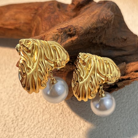 1 Pair Retro Heart Stainless Steel Gold Women's Drop Earrings 2