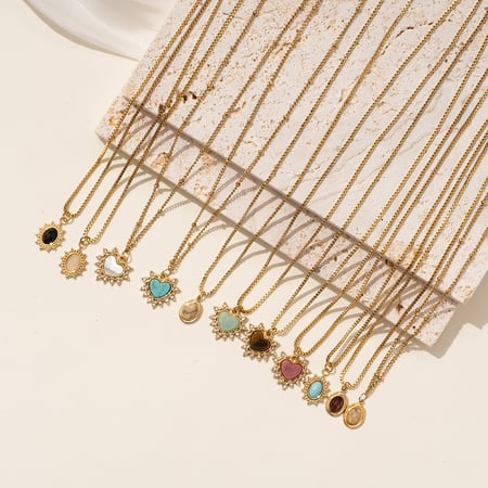 Collar con colgante de corazón radiante de acero inoxidable color dorado y piedra natural para mujer