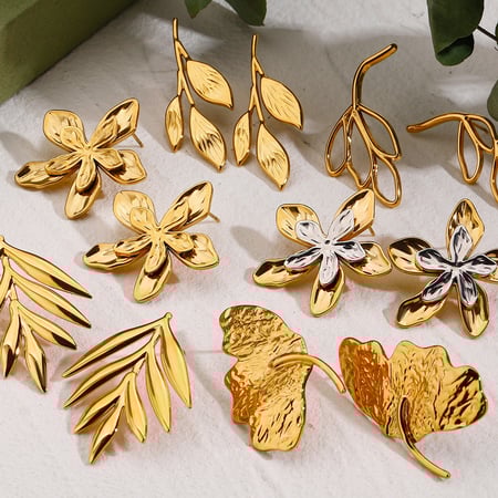 Retro Stainless Steel Leaves Shape Gold Color Women's Stud Earrings 2