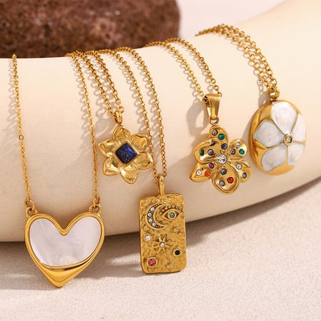 1 Piece Elegant Retro Flower - themed Gold Stainless Steel Women's Necklaces